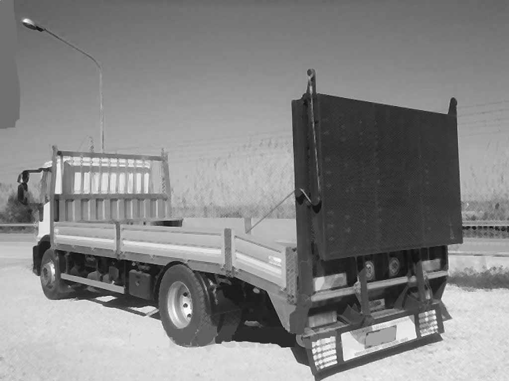 45. Installazione e cablaggi di radio ricetrasmittente aziendale GM360 (fornita dalla committente) completa di estraibile e con adeguamento dell impianto elettrico del veicolo per poter alimentare