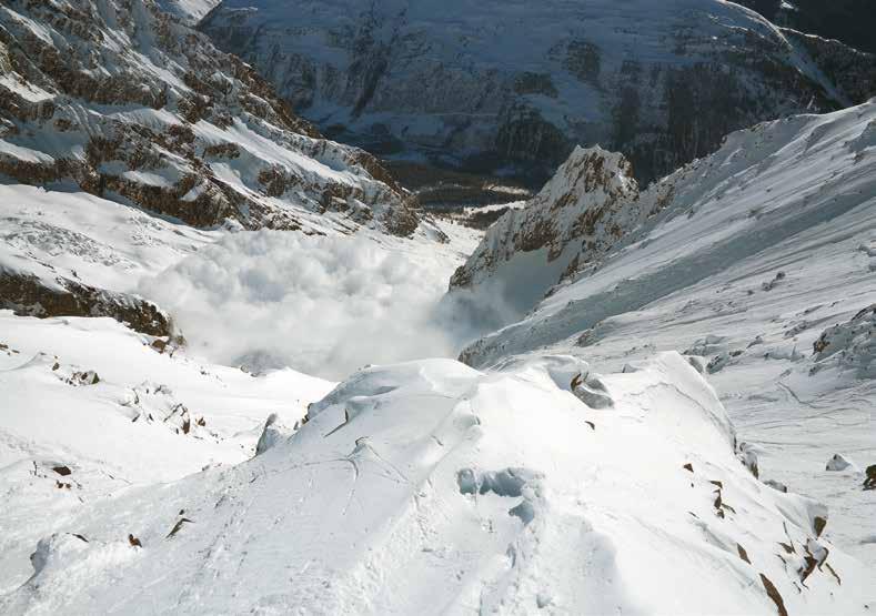 dio per centinaia di metri di dislivello per le loro considerazioni prima di scendere il stacco avviene passando in una zona dove poi seppellirlo sotto circa 3 cm di neve pendio, valutandolo