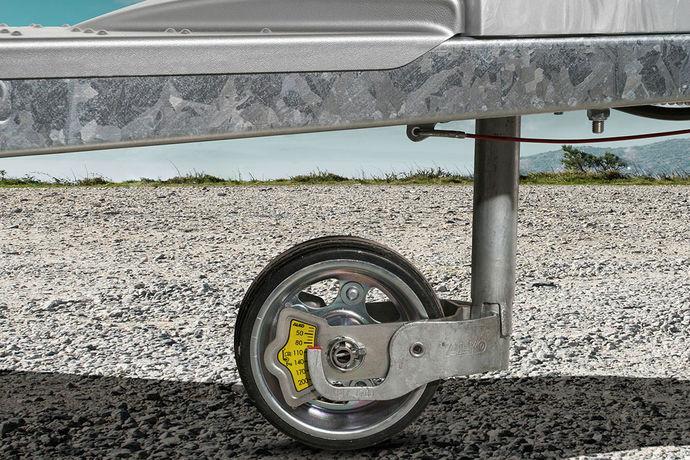 Grazie alla rotella con spia di carico integrata nella ruotina premium, è possibile tenere sempre sotto controllo il peso che agisce sulla barra di traino, così da garantire