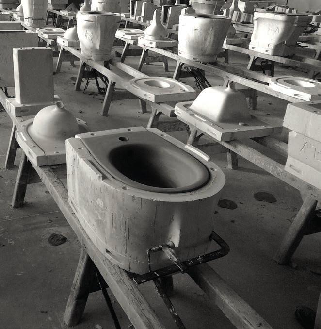 CURA E PRECISIONE DEI DETTAGLI CARE AND DETAILS LAVORAZIONE ARTIGIANALE MANUAL PROCESSING Ceramica Ala nasce negli anni 90 e ad oggi rappresenta una realtà industriale