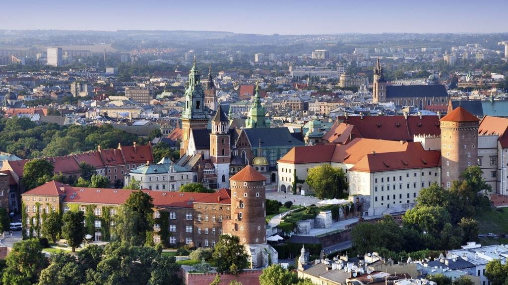 Reale di Wawel a Cracovia, Ingresso alla Cattedrale di Wawel a Cracovia, Ingresso al museo del campo di concentramento di Auschwitz-Birkenau con la guida locale, Ingresso al Monastero di Jasna Gora a