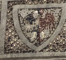 Avignone, Livrée del cardinale Annibaldo de Ceccano Aquila d'argento su fondo rosso Cattedrale di Anagni, Loggia di Bonifacio VIII Aquila partita di blu e di rosso su fondo argento.