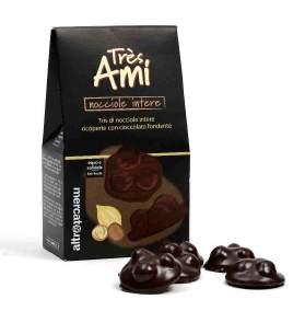 Très Amì alle nocciole tris di nocciole intere ricoperte di cioccolato fondente Codice: 489 Peso: 135 g Prezzo min. consigliato: 4,40 (IVA 10% inclusa) Prezzo max.