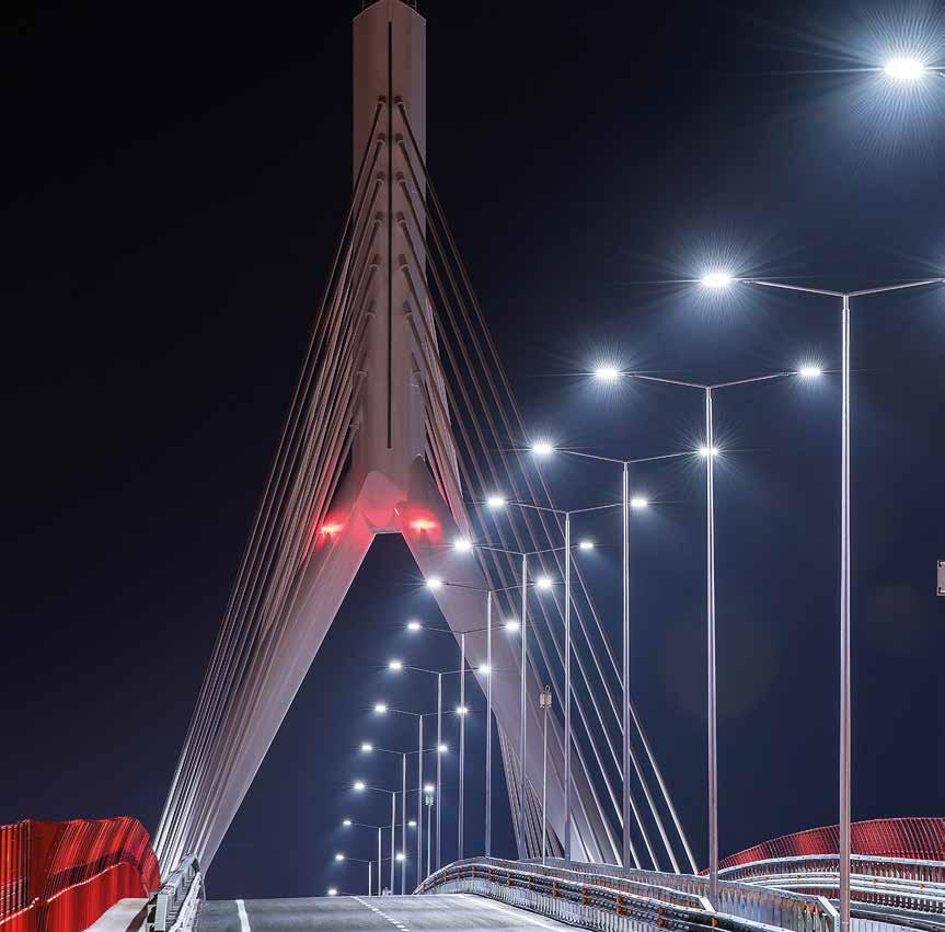 Ponte strallato, Bari. Prodotti installati: GUIDA / URANO Le nostre lampade sono state utilizzate sia per illuminare la carreggiata del ponte, che per dare luce alla strada sottostante.