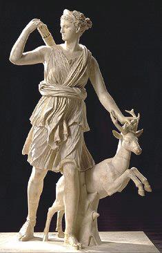 ARTEMIDE, dea della caccia Dea della caccia, della verginità, del tiro con l arco, degli animali e della Luna.