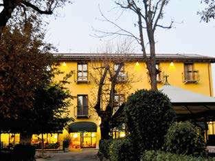 HOTEL VECCHIA RIVA *** Indirizzo: via Giovanni Macchi, 146 Telefono: 0332 329300 e-mail: info@vecchiariva.