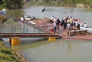 Pontili per canottaggio Rowing piers Il pontile di canottaggio è stato progettato per rispondere alle esigenze particolari tipiche di