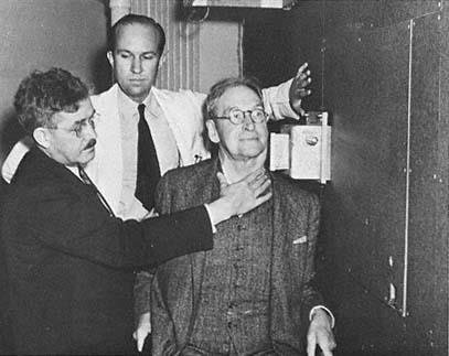 Terapia con neutroni [1938] Robert Stone and John Lawrence, fratello di