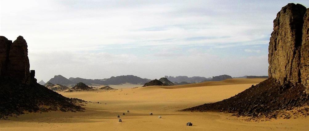 Capodanno in Algeria 4x4 Lo stato più grande dell Africa, occupato in gran parte da rocce e sabbia, stupisce con la sua vitalità e la sua straordinaria energia.