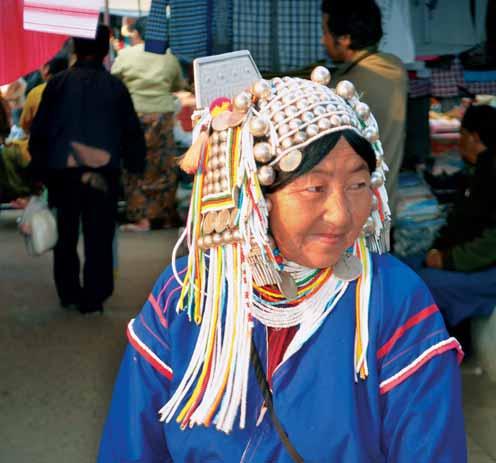 In mattinata inizio delle visite di Keng Tung, con il suo mercato dove confluiscono tutte le diverse popolazioni dell area.