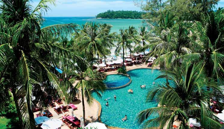 PHUKET Direttamente posizionato sulla bella spiaggia di Kata, l hotel è immerso in un lussureggiante giardino tropicale e si trova a circa 15 minuti di strada dal vivace centro di Patong.