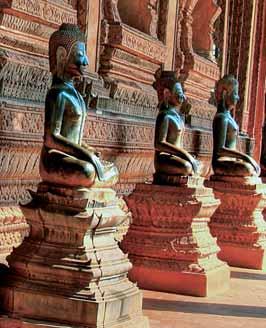 eccettuato a Phnom Penh e ad Angkor (giornate libere, ingressi ai siti e visite a pagamento).