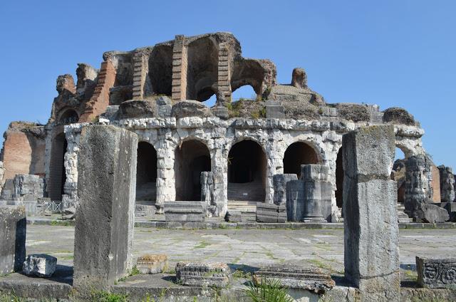 Anfiteatro di Capua Tour guidato alla scoperta dell Anfiteatro campano di Santa Maria Capua Vetere.