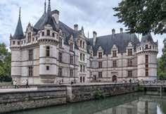 Proseguimento della visita con il castello di Azay Le Rideau: nelle acque dell Idre si specchia uno dei più belli tra i castelli della Francia rinascimentale.