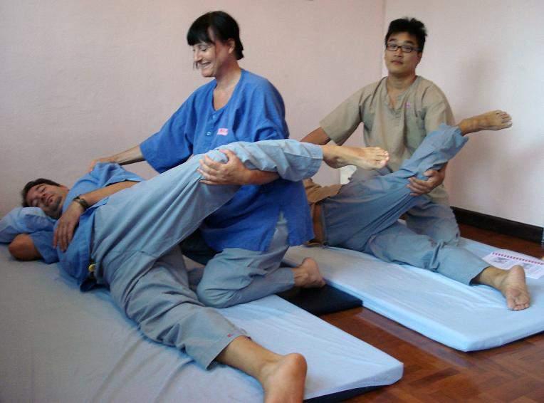 Tok Sen Ancient Thai Lanna Therapy - Massaggio Terapeutico Thailandese con il Tok Sen Tok Sen Traditional Massage Massaggio tradizionale Tok Sen Massaggio Ayurvedico Abyangam met. S.V.