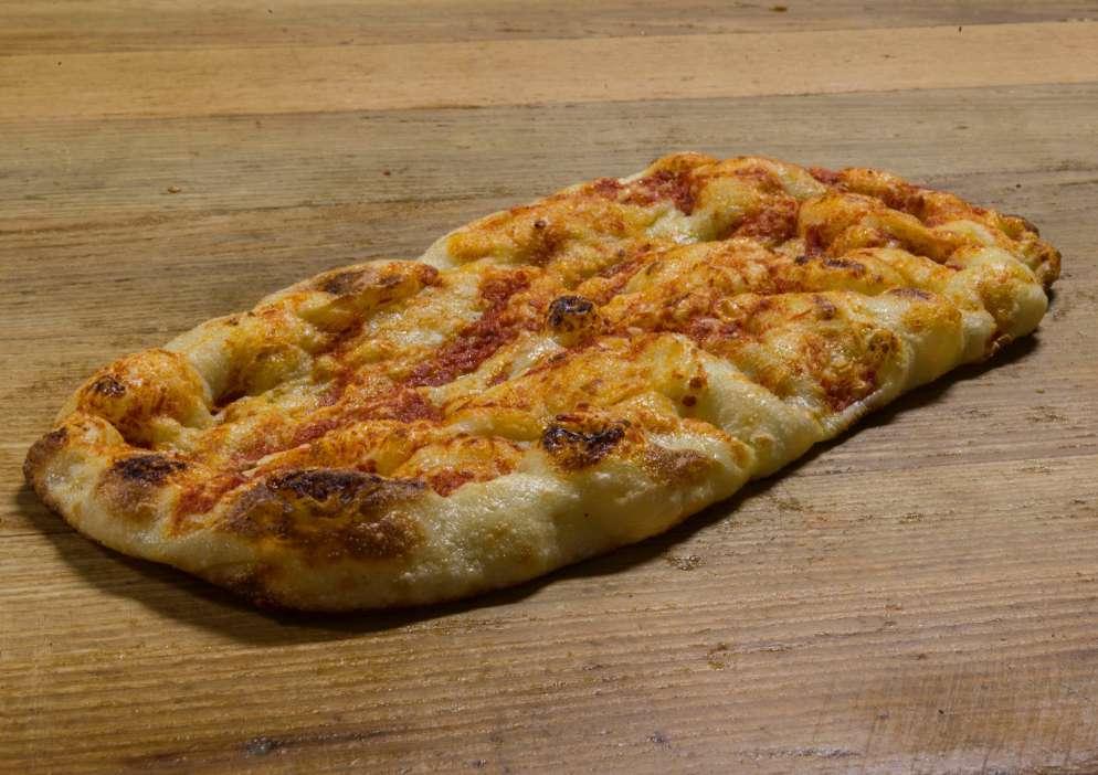 1000 g 6 Pizza Romana Piccola 5 250 C 280 g Prodotto da forno parzialmente cotto surgelato. Lavorato completamente a mano.