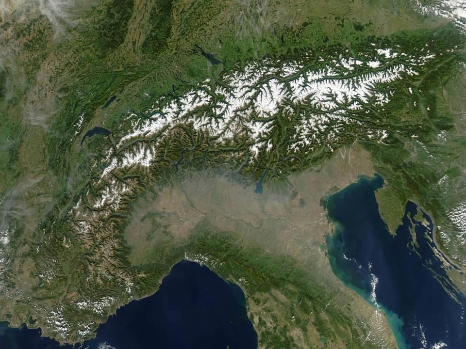 Superficie glaciale Alpi: ~ 4500 km 2 nel 1850 ~ 2900 km 2 anni 1970 ~ 2272 km 2 nel 2000 Oberland (Aletsch, lingua di 23 km) M.