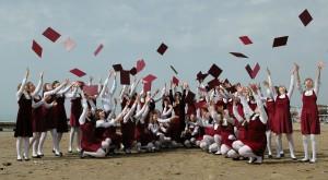 Cori 2015 Choir Gioia di Cantare Polonia Direttore : Renata Szerafin-Wojtowicz Il Coro Gioia di Cantare è composto da più di 60 studenti tra i 12 e 16 anni di età.