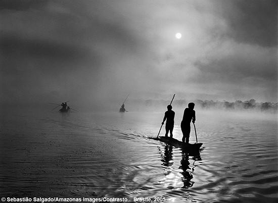 SEBASTIAO SALGADO A GENOVA Per domenica 12 giugno vogliamo organizzare un pullman per andare a Genova a vedere la mostra fotografica di Sebastião Salgado Genesi.