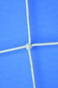 n 6113 Coppia reti calcio in polietilene diam. 4,5 mm., annodata,maglia 12x12 cm., tipo inglese.