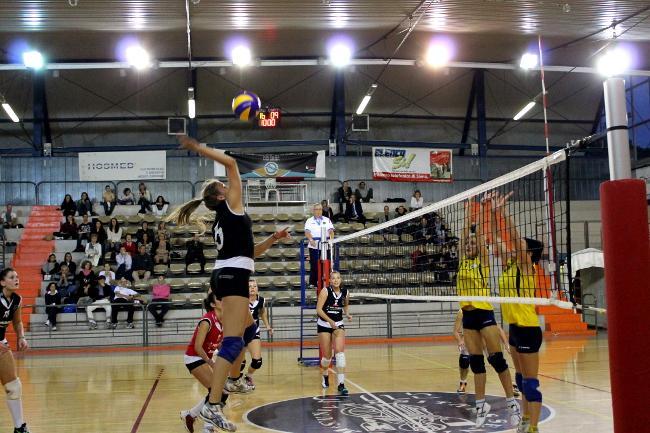 1 CAMPIONATO DI VOLLEY INDOOR Siena 8-9 Novembre 2014 Via Luciano Banchi - Siena (SI) Il Campionato si svolgerà a SIENA da sabato 8 novembre a domenica 9 novembre 2014 nei campi del CUS-SIENA -