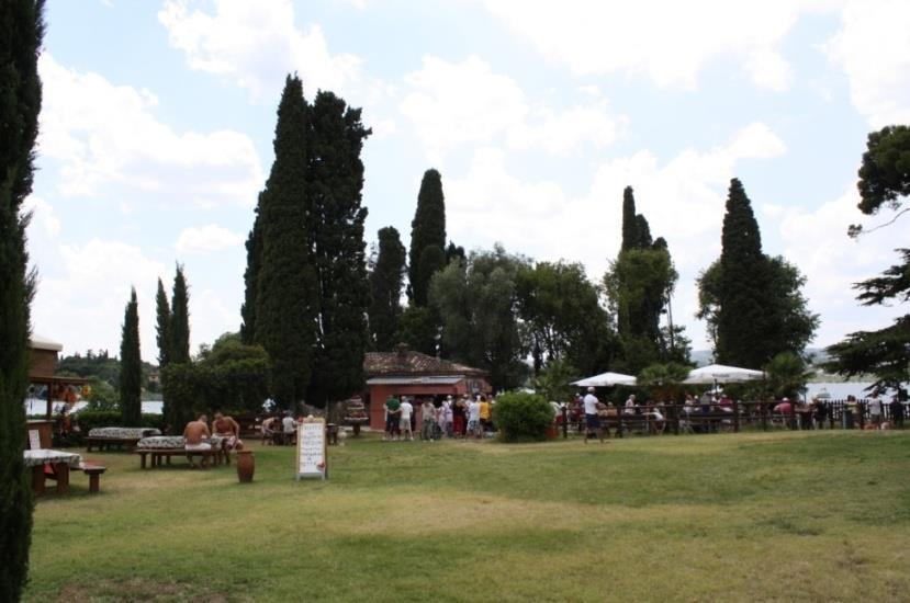 Uscita sui gommoni nel lago di Garda Domenica 7 giugno 2009 Dopo 3 anni che aspiravamo a questa bella iniziativa organizzata dal gruppo dell Amicizia, finalmente siamo riusciti (anche se in poche