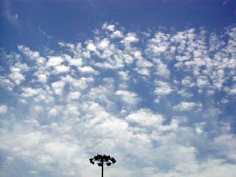 Osservazione delle nuvole Cirrocumuli Al di sopra di 5 km; Costituiti da cristalli di ghiaccio o acqua sopraffusa; In strati sottili o in
