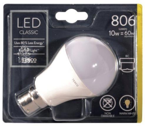 VALUTARE L EFFICIENZA LUMINOSA (II) Una lampadina a LED di luce bianca di recente produzione ha riportato sulla confezione il valore della potenza elettrica assorbita (in watt) e del flusso luminoso