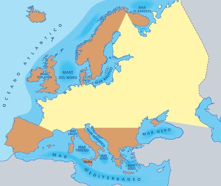 La costa meridionale va dal Mediterraneo al mar Nero alternando sabbia, roccia e paludi soprattutto vicino alle foci.