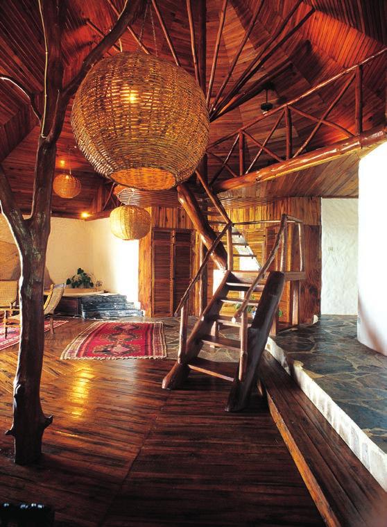 La camera Naufrago è la più ardita, arroccata su rocce levigate, particolarmente adatta ai giovani. La camera Pirata è l unica con accesso diretto al mare.
