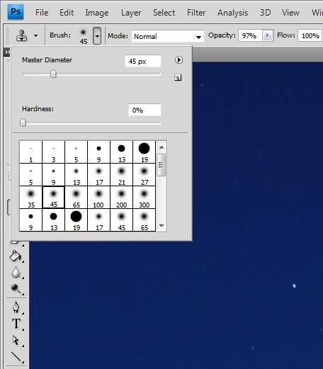 livello stelle in modalità lighten In questo modo il programma fonderà le due immagini prendendo solo i pixel più luminosi e cioè lo sfondo dalla prima immagine e