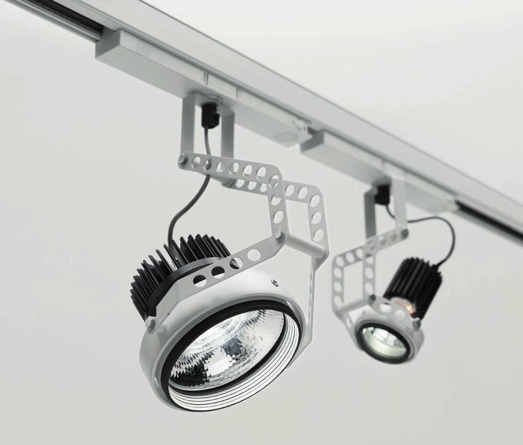 CEILING SYSTEMS MECCANO PROIETTORE BINARIO TRACK SPOTLIGHT Meccano è un proiettore per binario trifase 230V in pressofusione di alluminio e metallo verniciato a polveri.