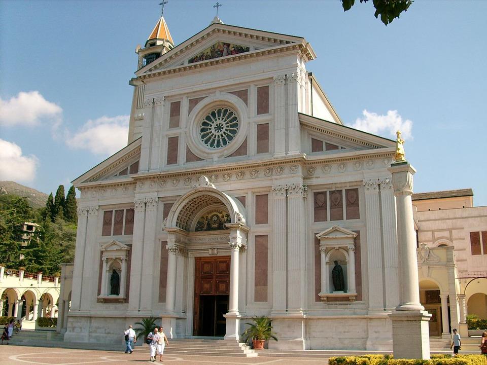 ARENZANO (GE) 18,00 a persona / 16,00 a persona / AGRITURISMO CASCINA BUONA SPERANZA A soli 7 km da Bergamo, circondata dai campi di grano, la cascina offre un ristorante agrituristico