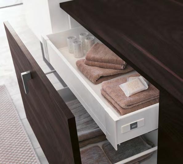 The option of an internal drawer makes it possible to organise the space with practicality and pragmatism.