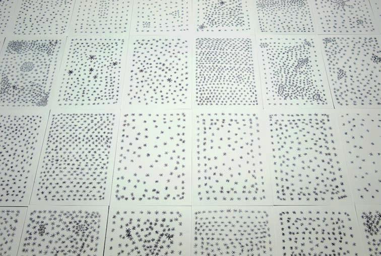 Chiara Camoni con Ines Bassanetti (Di)segnare il tempo, 2006 - circa 240 disegni a matita su carta - 297,5 x 463 cm - Courtesy SpazioA, Pistoia PROGETTI COLLATERALI Il primo momento del progetto
