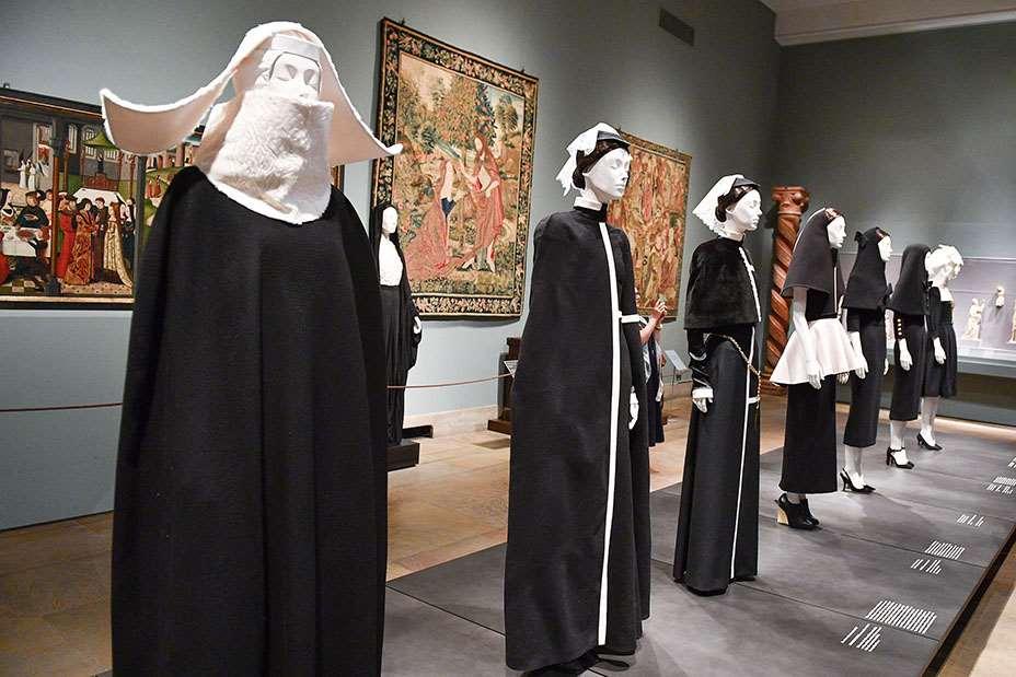 Mostra "Heavenly Bodies: Fashion and the