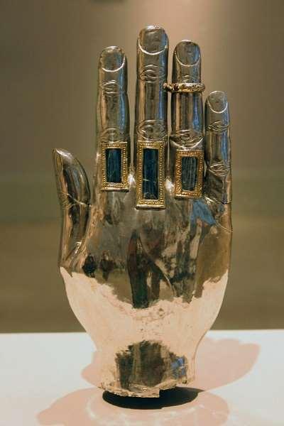 Arte fiamminga: Reliquiario a forma di mano