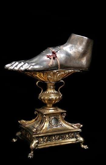 Benvenuto Cellini: Reliquiario contenente il piede di Santa