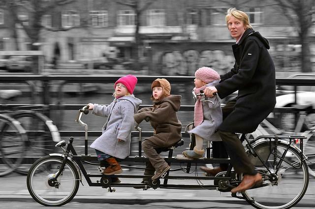 L eliminazione di una fetta di terraferma farà riemergere la natura di approdo marittimo di Amsterdam ma la cosa più sorprendente sarà che la vetrina d acqua nasconderà una zona di città sottomarina