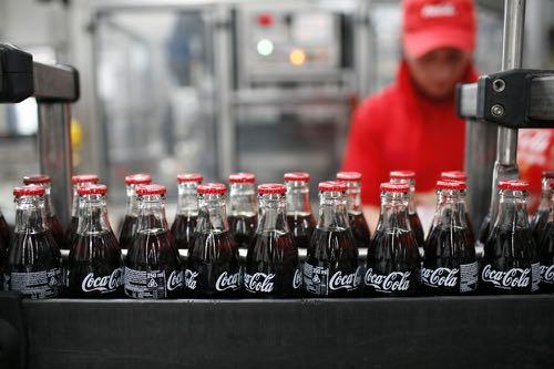 IL CLIENTE I processi produttivi di COCA COLA richiedono il consumo di