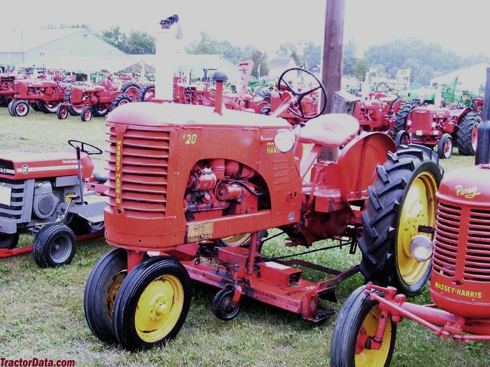 Dal 1946 la Massey-Harris incominciò a produrre trattori su progetti proprii, montando però motori costruiti da altri. Ne forniamo alcuni esempi.