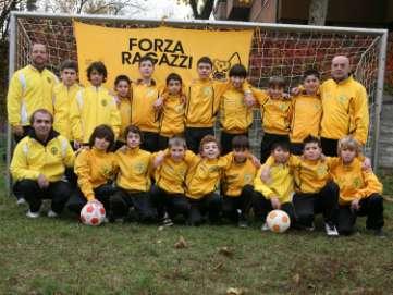 Prima di campionato in trasferta per gli ESORDIENTI 2000, di scena sul sintetico di Robecchetto sul Naviglio contro i locali del Ticinia. Subito concentrata e determinata, la squadra dei SS.