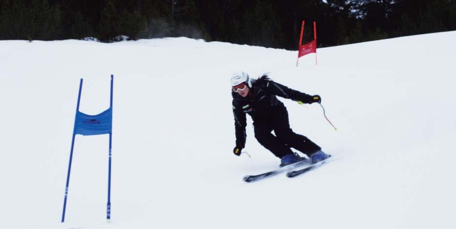 GRUPPO SQUADRA SCI LUCA CORTI ITALO GENOVINA La Squadra Sci del CAI di Canzo svolge la sua attività durante tutto l anno: nella stagione invernale partecipa a gare amatoriali di sci alpino; negli