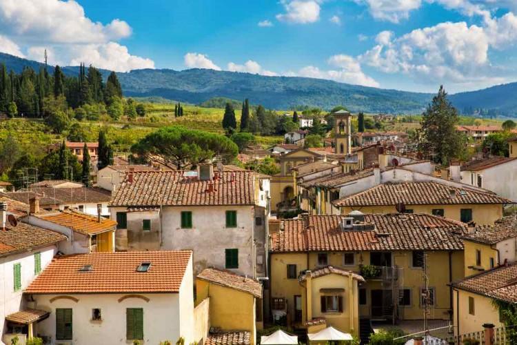 Greve in Chianti è una pittoresca e rustica cittadina Toscana situata sulla Chiantigiana a metà tra Firenze e Siena.