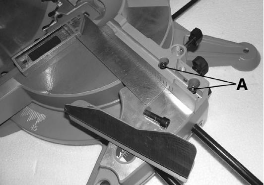 SETTING THE CUT-END GUIDE FOR 90 CUT Make sure that the disk is perpendicular to the guide 1. Block the mitre saw s head in the low position, close the lock-knob in the transport position (see Fig.1).