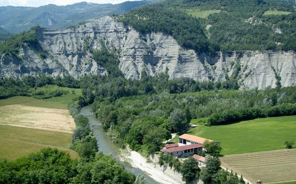 IL PAESAGGIO È ARCHIVIO DI SE STESSO Il paesaggio rappresenta una componente fondamentale del patrimonio culturale e naturale dell Europa e in ogni luogo è