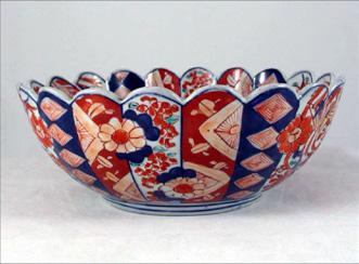 128 - Coppia di vasetti in smalto cloisonné lilla, decoro floreale policromo. Dimensioni: 14,5 x 6 cm, Peso: Scadenza Lotto ore: 17.20.40 Base d'asta: 300,00 Lotto n.