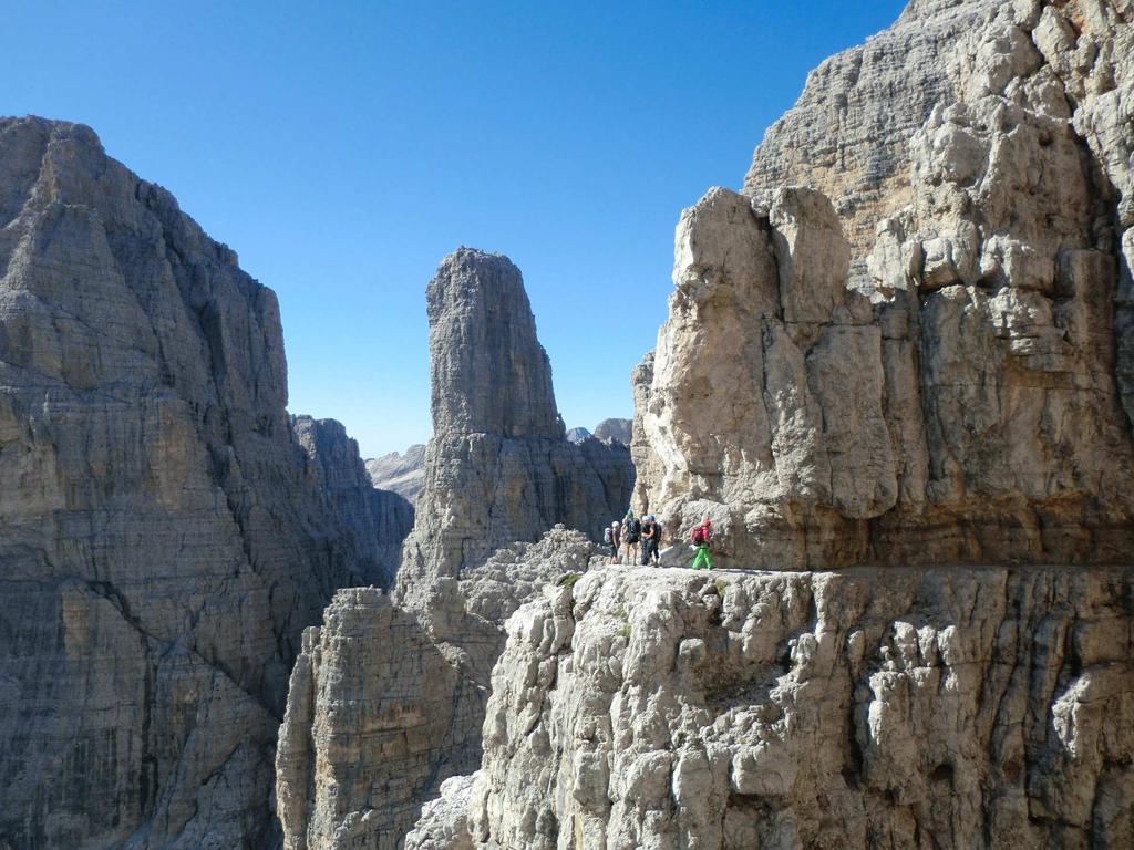 Club Alpino Italiano SEZIONE DI RAPALLO COMMISSIONE GITE ESCURSIONISTICHE ED ALPINISTICHE da Giovedi 12 a Mercoledì 18 Luglio 2018 La via delle Bocchette 2 Traversata Nord-Sud delle Dolomiti di