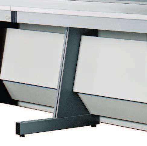 Thanks to a panel placed under the bench, which can be disassembled when needed, this compartment can be easily reached for cleaning or inspections.