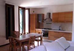 cucinotto, due camere da letto, bagno con vasca, ripostiglio e soffitta. 105.000,00 IPE:266,18 Rif.